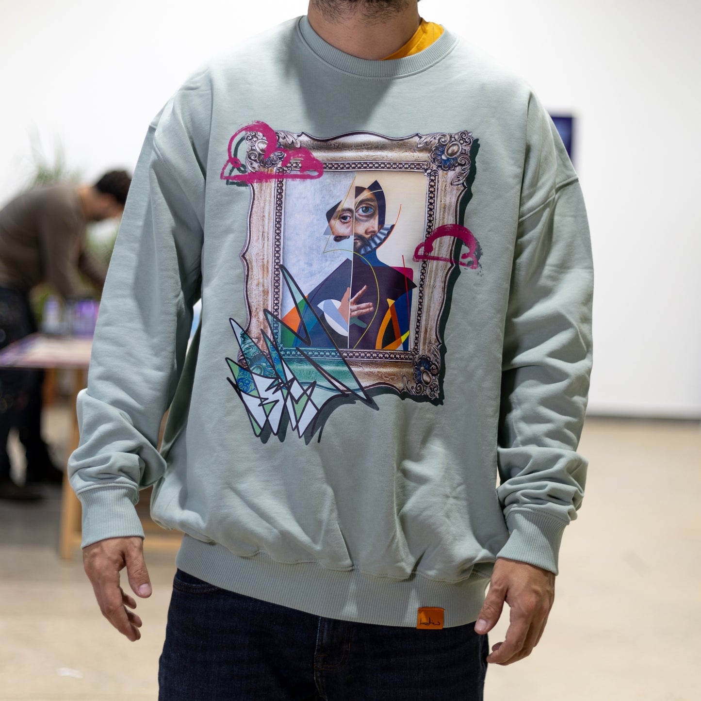 " Caballero de la mano en el pecho "sweatshirt.